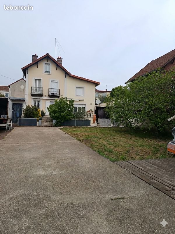 Maison 8 pièces 200 m² · à Argenteuil · 200 m² · 590 000 €