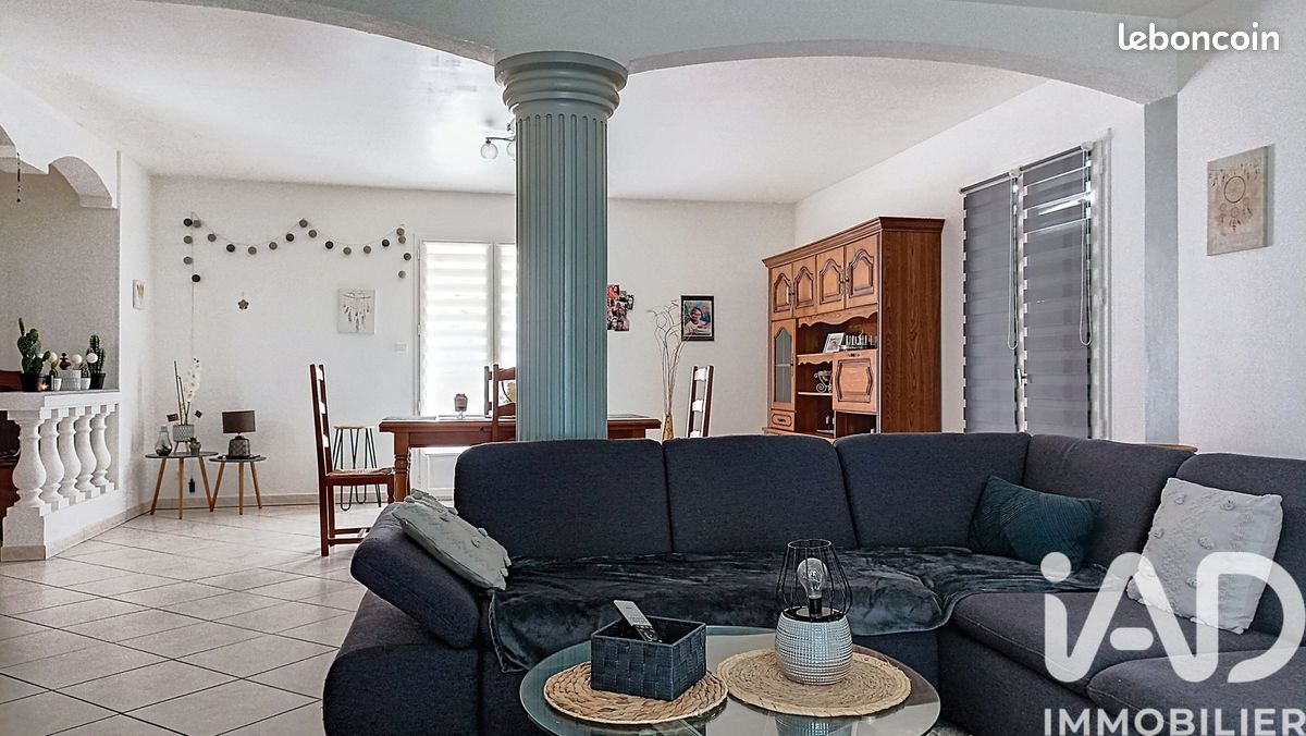Maison 9 pièces 244 m² · à Saint-Maurice-en-Rivière · 244 m² · 219 000 €