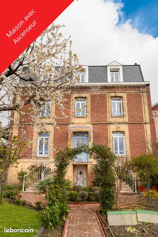 Propriété 8 pièces 240 m² (image 1)