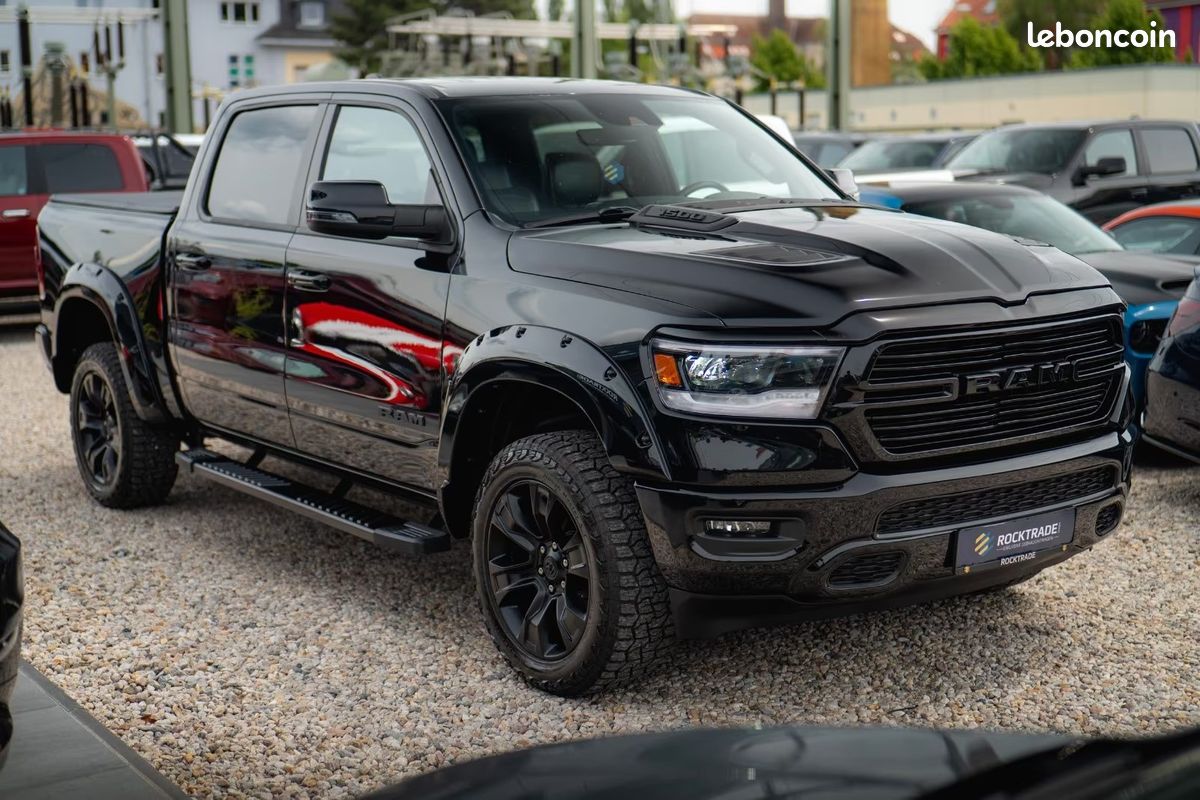 Dodge RAM 1500 Laramie Night Edition 5.7 HEMI 401 ch 4x4 – Alpine – 20” – Offroad (image 4)
