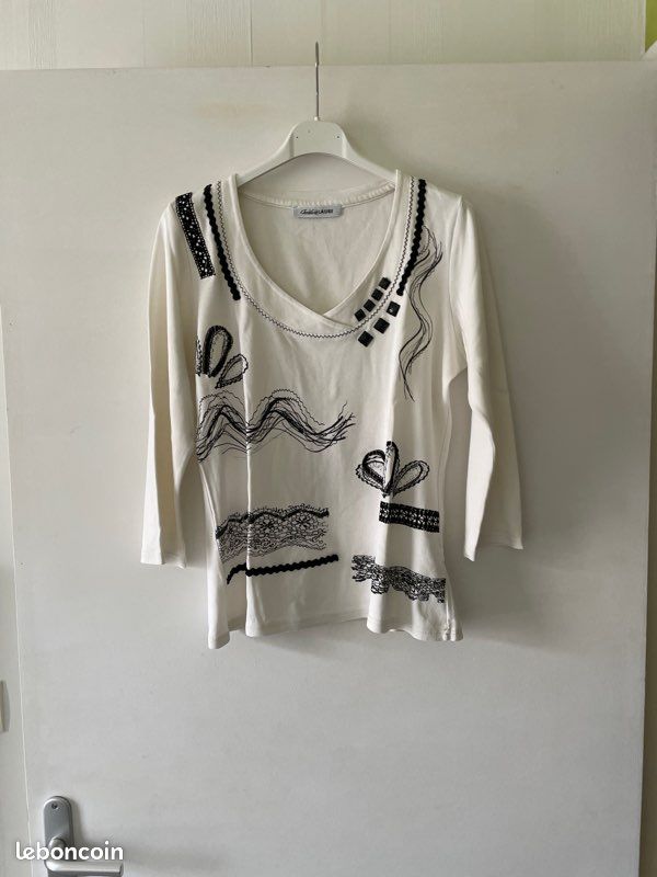 T-shirt en coton blanc et noir à manches longues de la marque