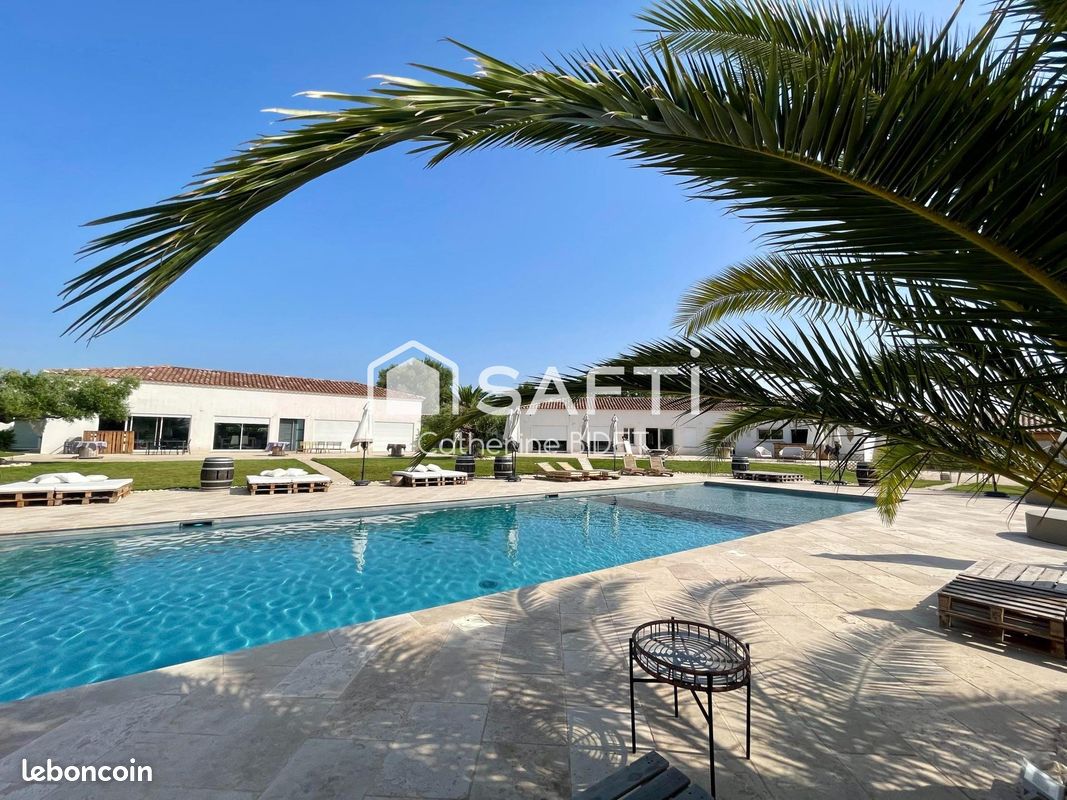 Maison 9 pièces 500 m² · à Aimargues · 500 m² · 2 500 000 €