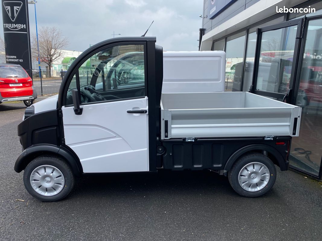 Aixam D Truck fourgon ou plateau ridelles utilitaire sans permis Diesel Kubota disponible CHEZ LEBRETON Montlucon voiture sans permis (image 3)