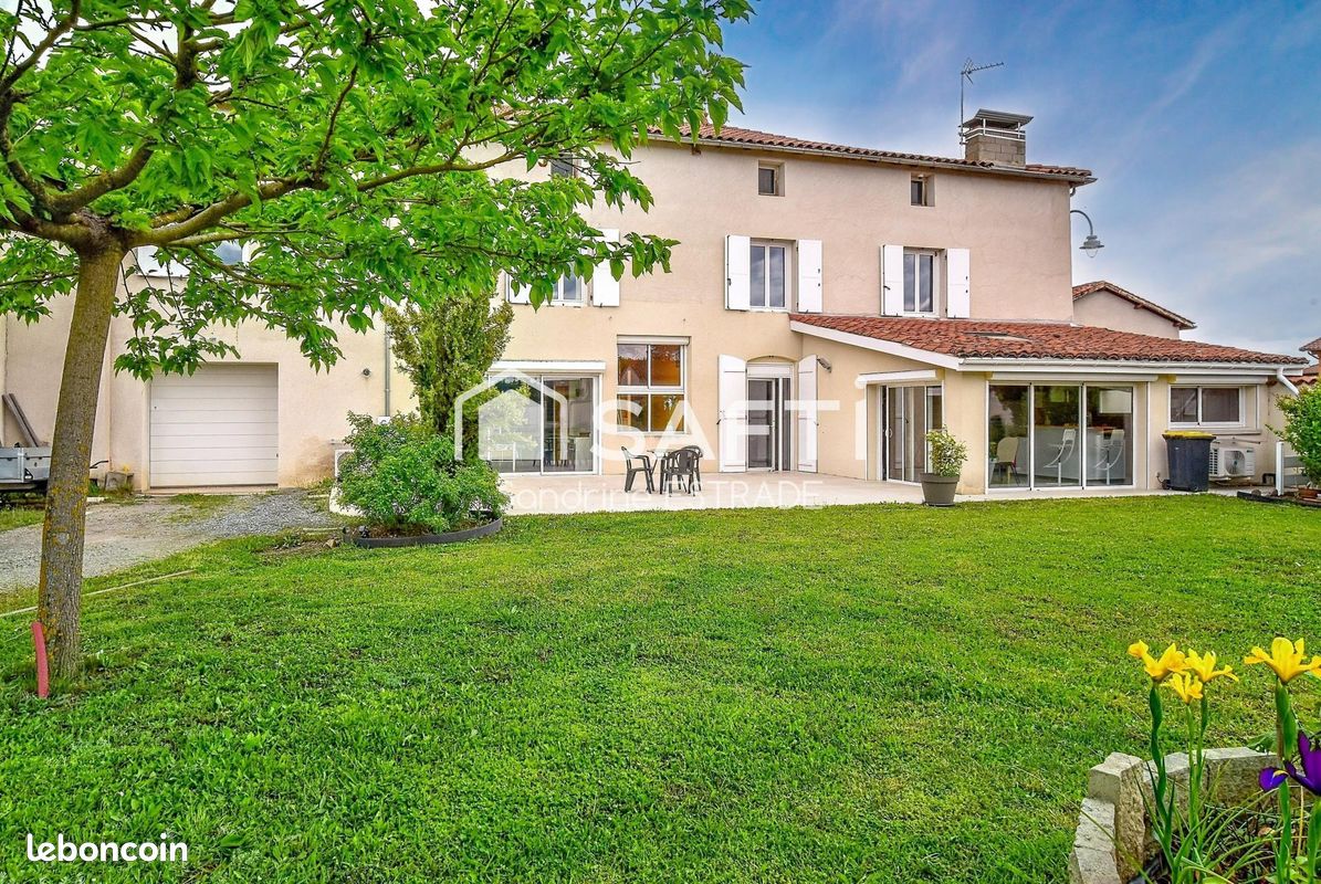 Maison 14 pièces 398 m² · à Montbrison · 398 m² · 499 000 €