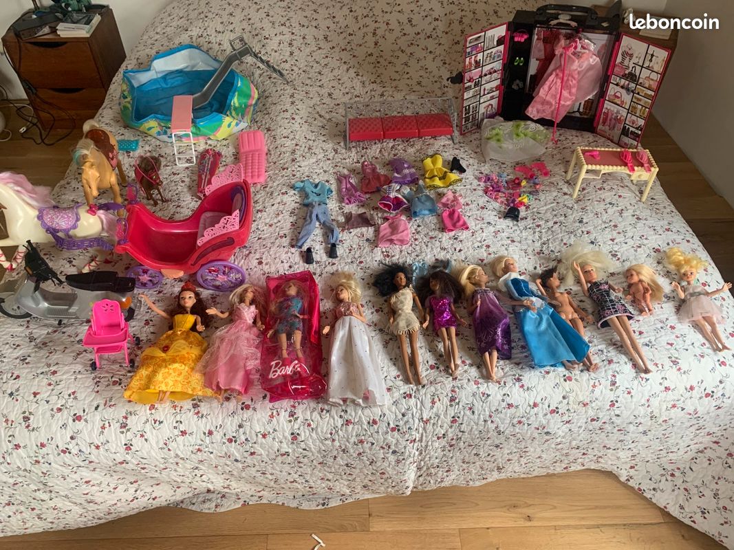 Lot Barbie poupées chevaux (image 1)