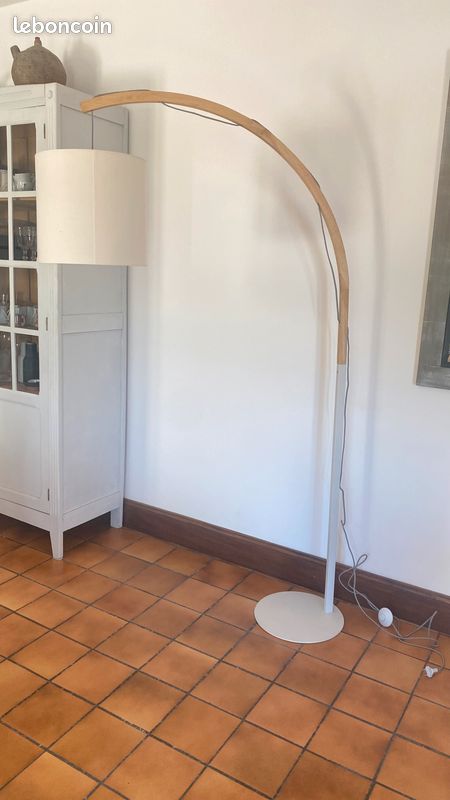 Lampadaire suspendu (image 1)