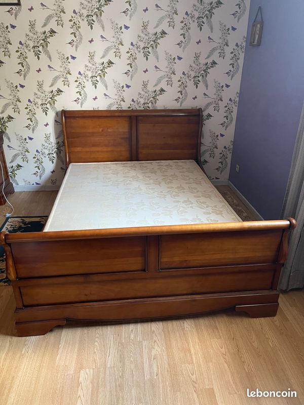 Lit en bois avec sommier tapissier (image 1)
