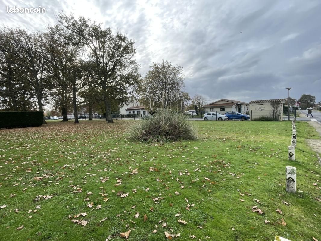 Terrain 604 m² Hourtin · 110 000 €