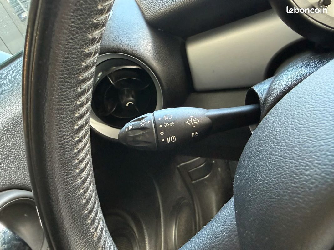 Mini COOPER (R56) LCI One 1.6 i 16V 98 CV + CLIM AUTO + PHARES AUTO (image 18)