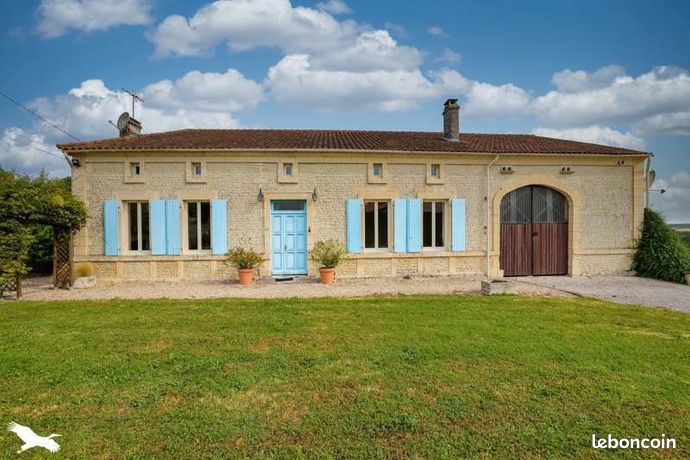 Maison 8 pièces 318 m²