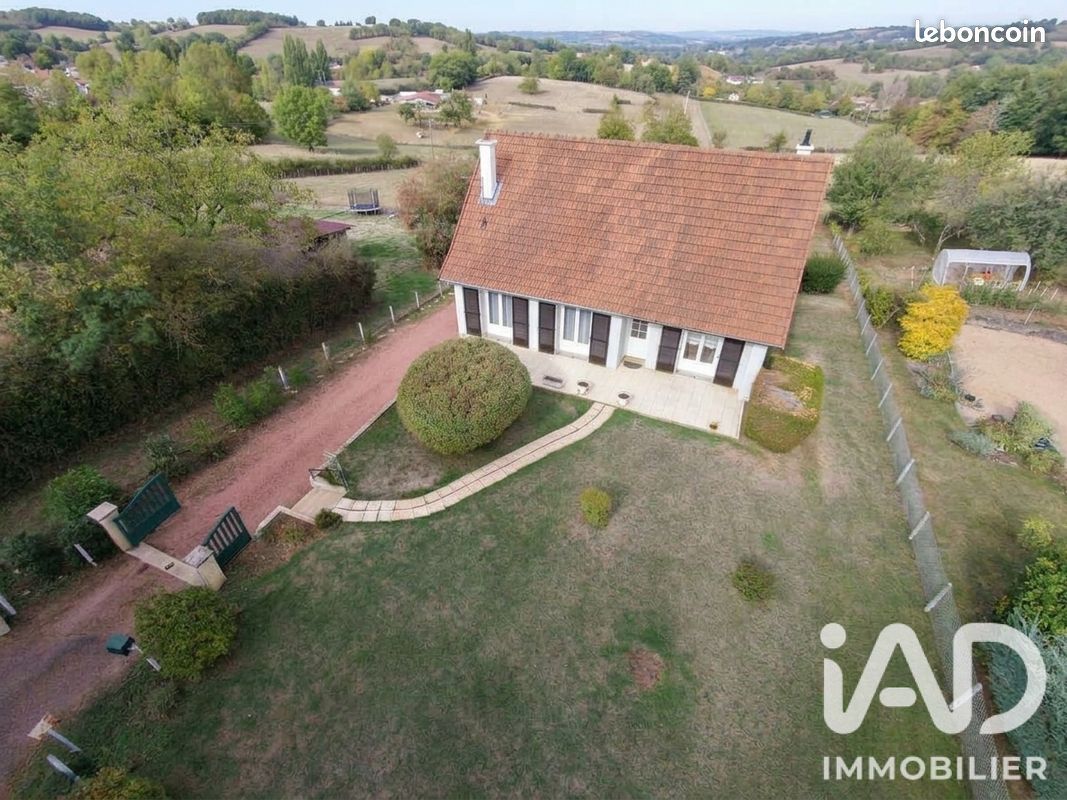 Maison 6 pièces 134 m² · à Saint-Denis-de-Cabanne · 134 m² · 240 000 €