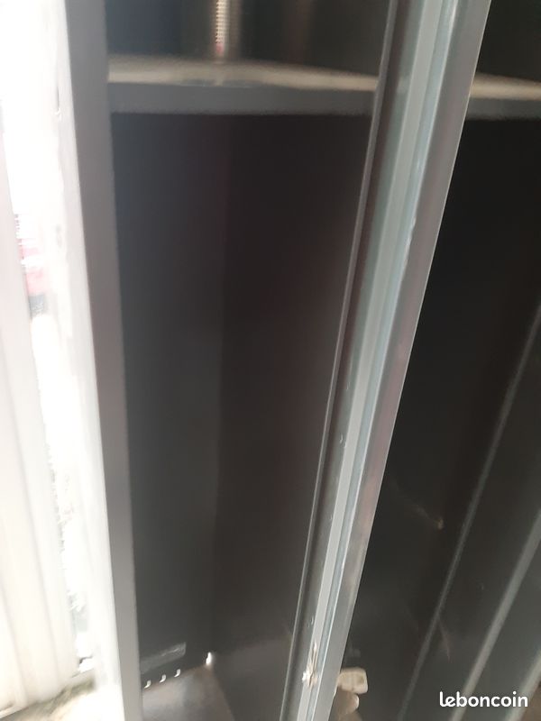 Je vend 2 armoire metalique (image 1)