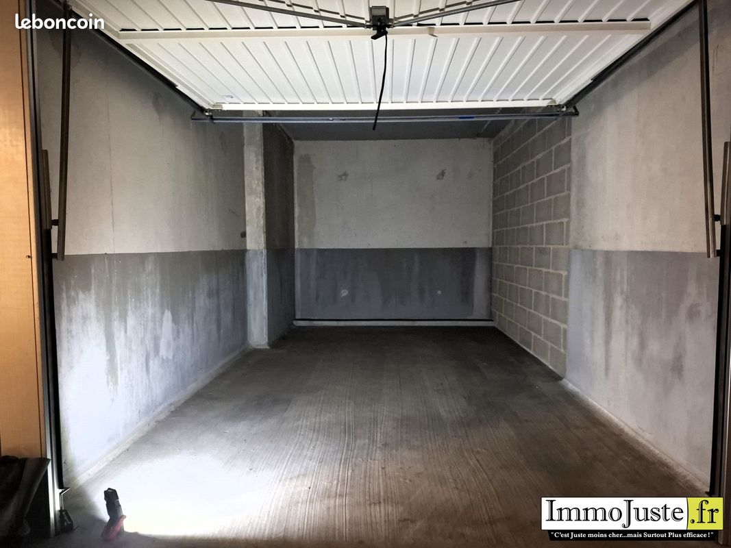 Parking 13 m² · à Épernon · 13 m² · 23 000 €