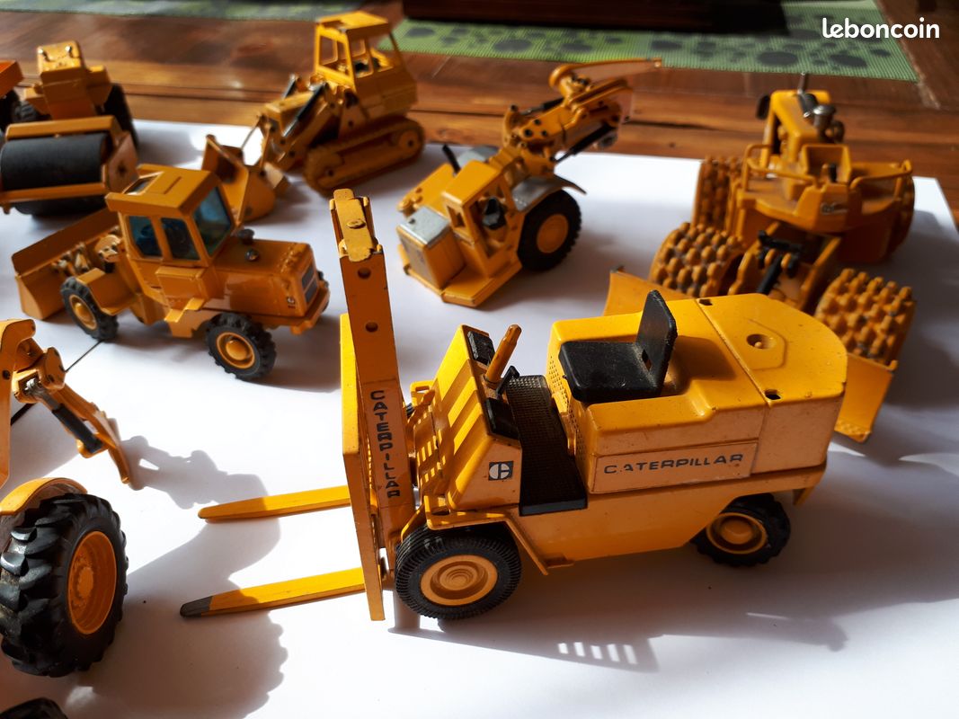 Lot miniatures Caterpillar (image 4)