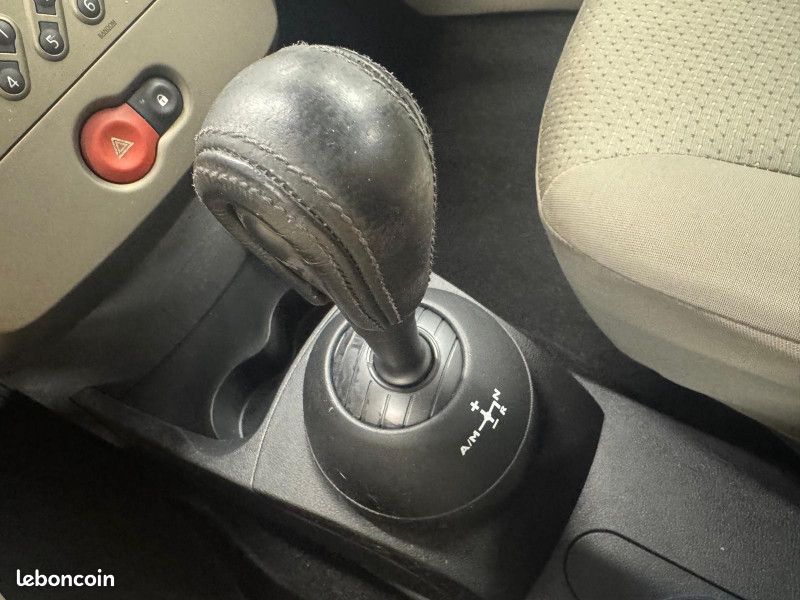 Renault CLIO III 1.5 DCI 85CH EXTRÊME CLAIRE QUICKSHIFT 5P ATOMATIQUE (image 21)