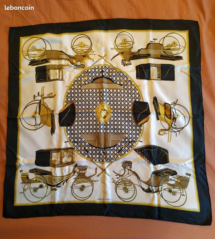 Foulard Hermès Les Voitures A Transformation En Soie - Bleu - Occasion - Écharpe Vintage Collection