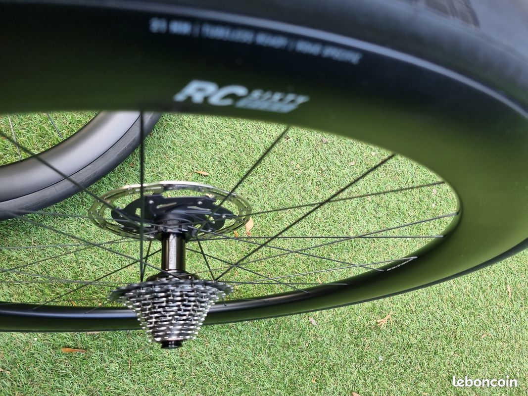 Vélo de course en carbone Cervélo R5 Ultegra DI2 lime/black 12v 2023