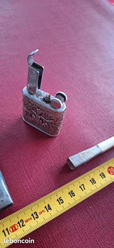 Superbe ensemble fumeur asiatique ancien bote  cigarettes en argent  massif briquet et fume-cigarette - Collection