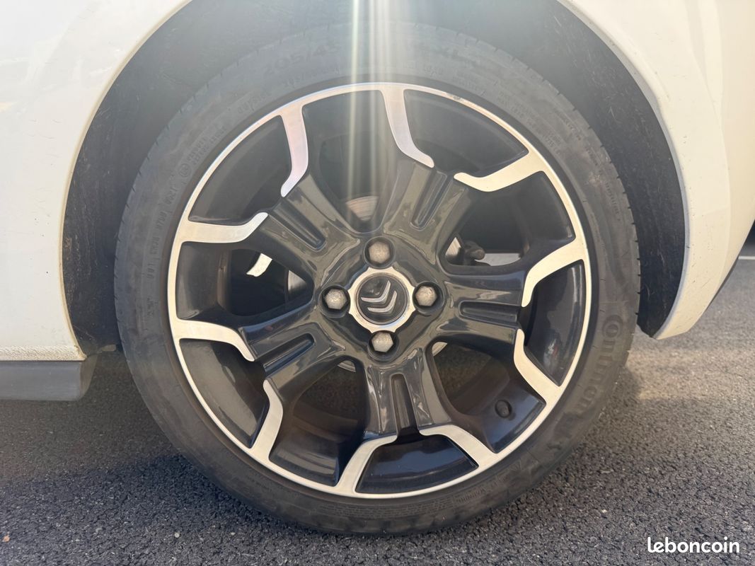 CITROEN DS3 e-HDi 115 Airdream Sport Chic *DISTRIBUTION CHANGEE*ENTRETIEN A JOUR (image 29)