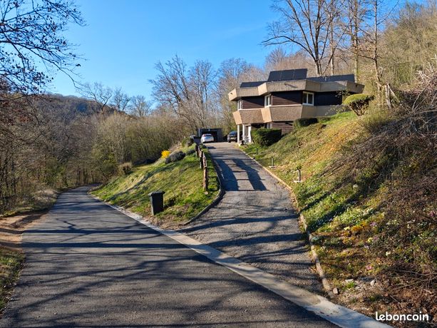 Maison d'architecte individuelle à Haucourt moulaine. Vue plein sud sur forêt domaniale de Selomont