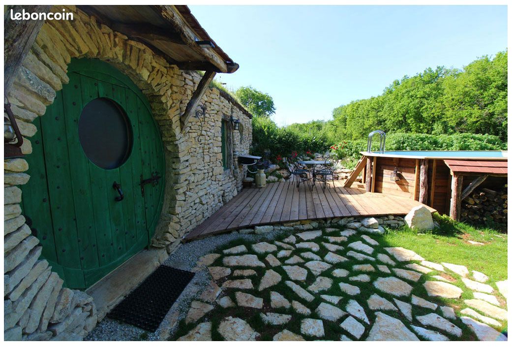 Gîte insolite Maison Hobbit Piscine privée SPA Hammam (image 1)
