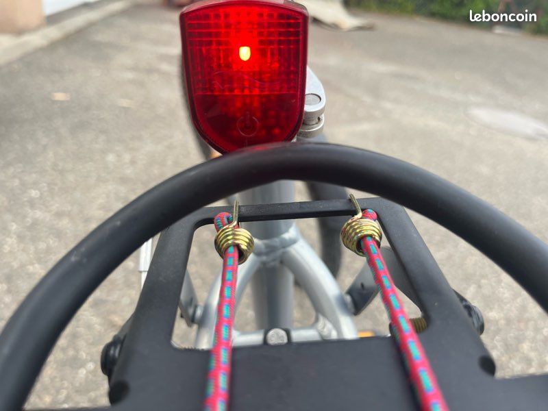 Lumière arrière pour vélo (image 1)