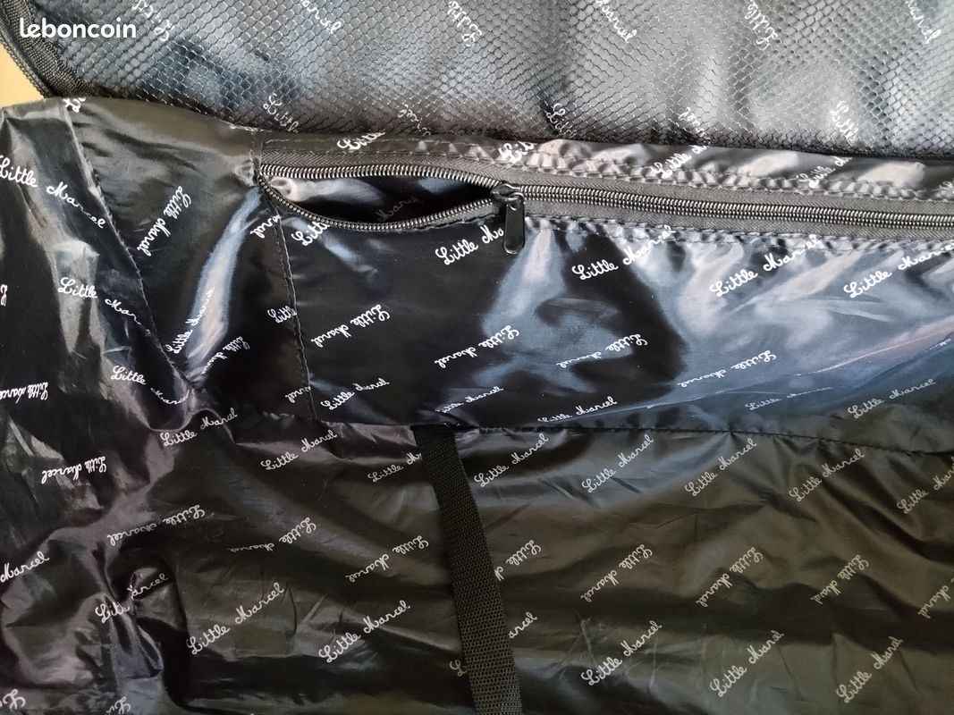 VALISE SOUPLE - GRAND MODELE 80x44x28 - MARQUE LITTLE MARCEL - A ROULETTES ET POIGNEE RETRACTABLE – GRANDES POCHES INTERIEUR ET EXTERIEUR – PARFAIT ETAT (image 9)