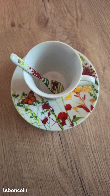 Lot De 4 Tasses à Café TABLE PASSION - Décor Fleurs Et Oiseaux - Porcelaine Rouge - Occasion