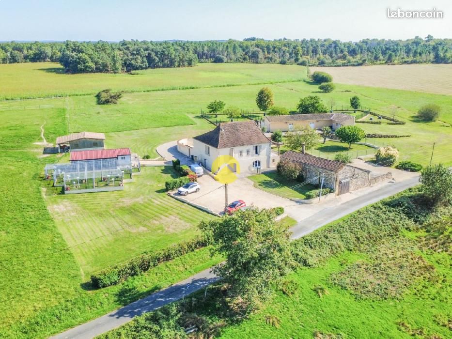 Maison 6 pièces 180 m² · à Beaumontois en Périgord · 180 m² · 670 000 €