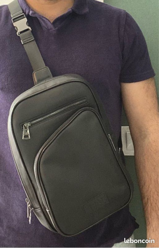 Sac bandoulière karl Legerfeld homme tres bon état (image 2)