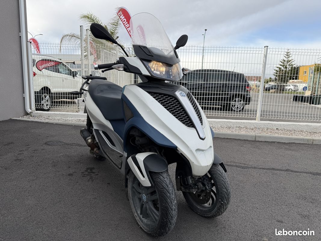 Piaggio MP3 MP3 300 IE LT YOURBAN (image 1)