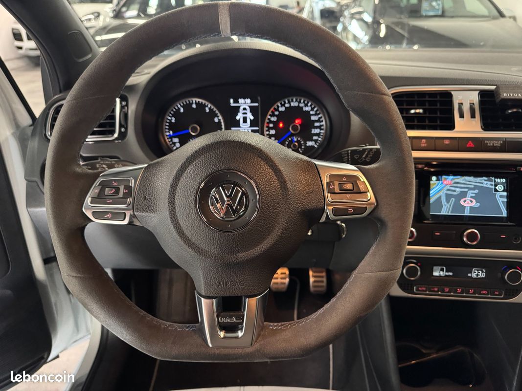 Volkswagen POLO V R WRC 220ch Limited Edition - 1901/2500 / SUIVI VOLKSWAGEN / SIEGES CHAUFFANTS / GPS / BLUETOOTH (image 14)