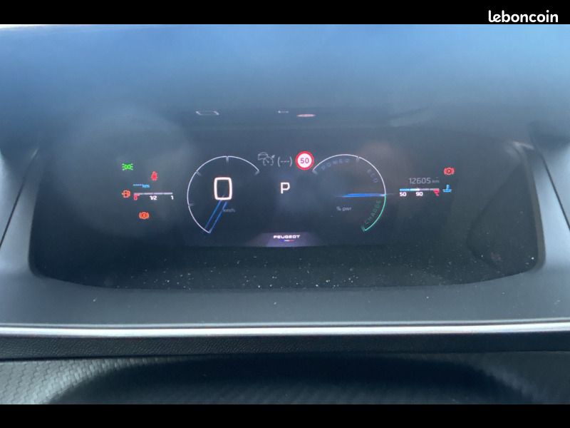 Peugeot 2008 Hybrid 145 e-DCS6 GT (image 18)