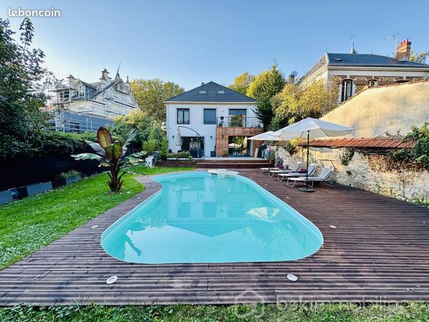 Villa 7 pièces 235 m²