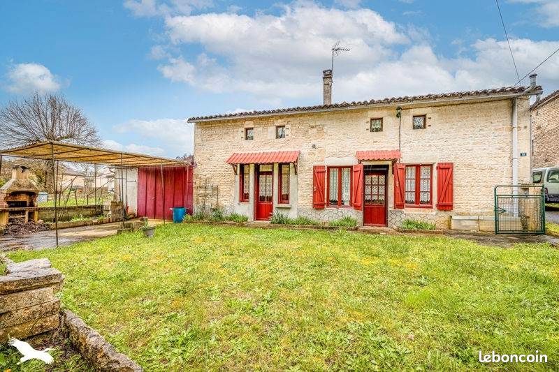Maison 5 pièces 176 m² · à Périgné · 176 m² · 98 280 €