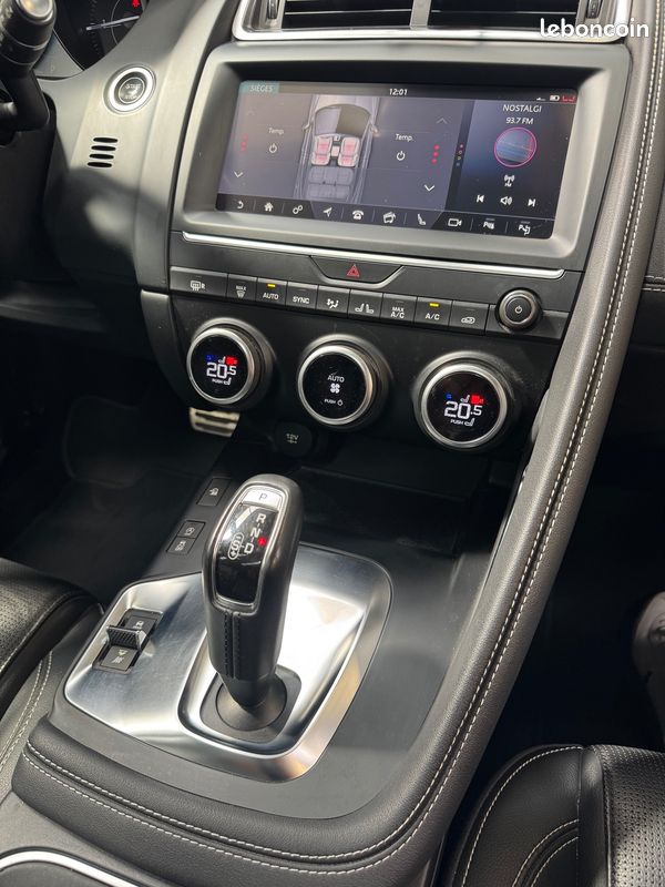 Jaguar E-Pace 2.0d 180ch R-Dynamic SE BVA9 AWD / Toit Pano / Meridian / Sièges Chauffants / Caméra (image 17)