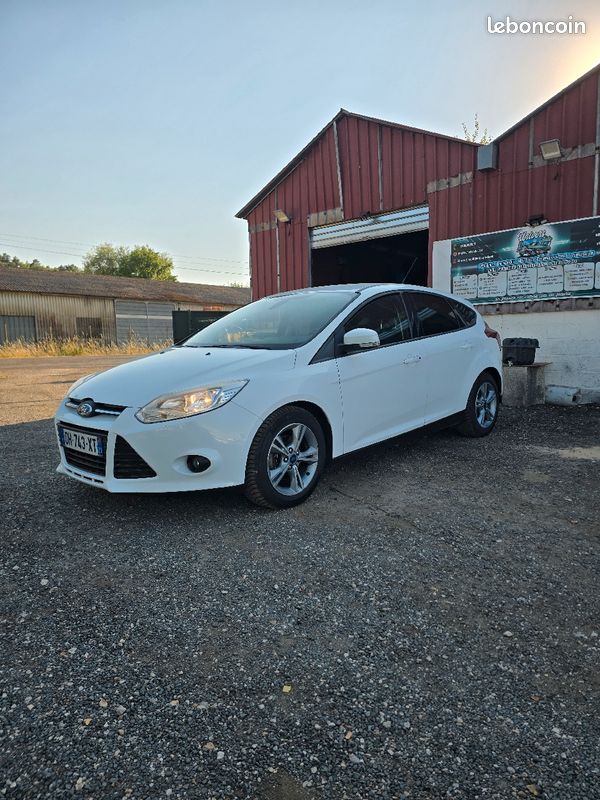 Ford Focus III Phase 1 diesel 1.6tdci 95ch année 2014 (image 4)