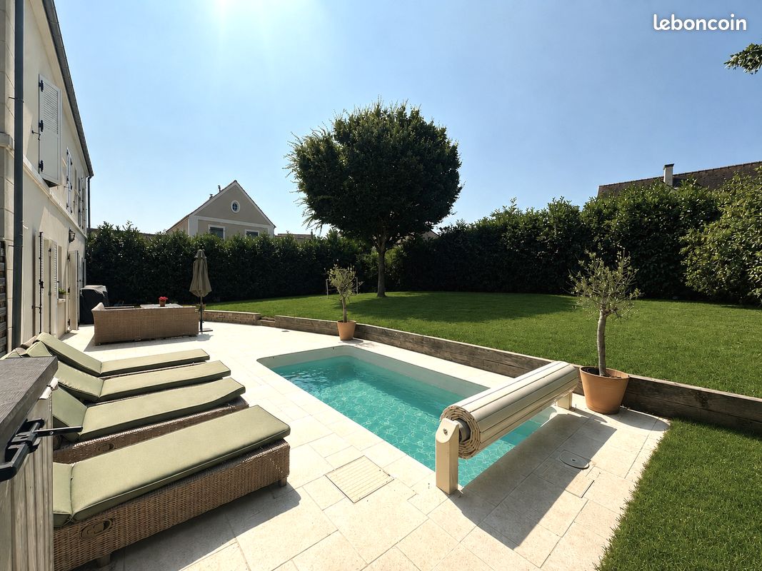 Maison 8 pièces 250 m² · à Magny-le-Hongre · 250 m² · 869 000 €