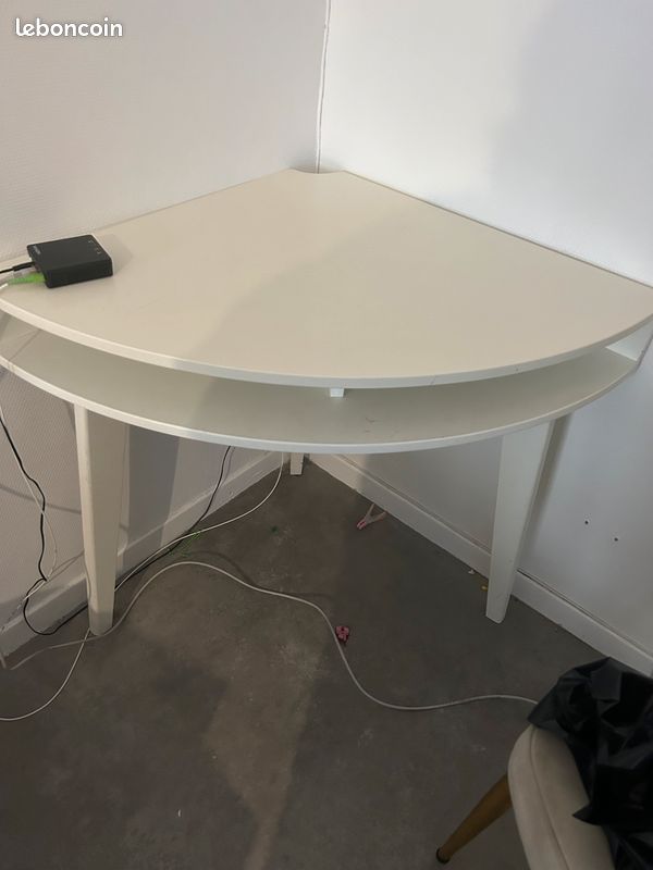 Bureau (image 1)
