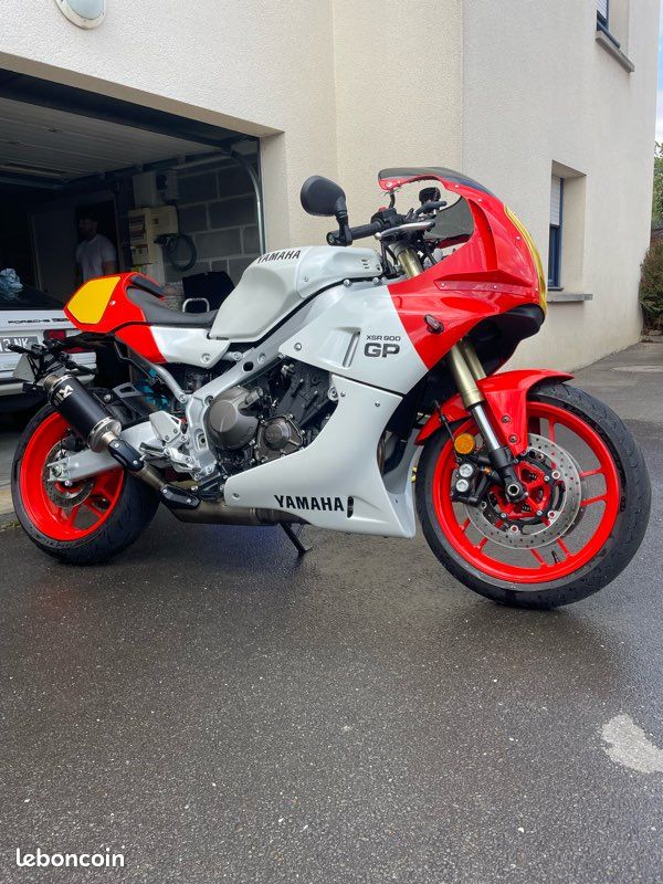 Yamaha XSR 900 GP - full option + pack racer complet - akrapovic (image 1)