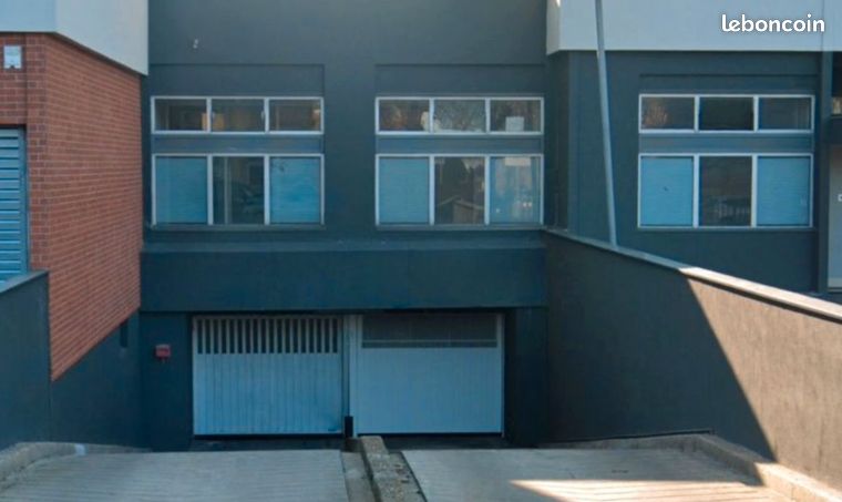 Place de parking (box sans porte) securise