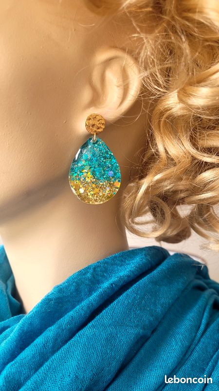 Gouttes turquoise et dorées, résine et paillettes (image 3)