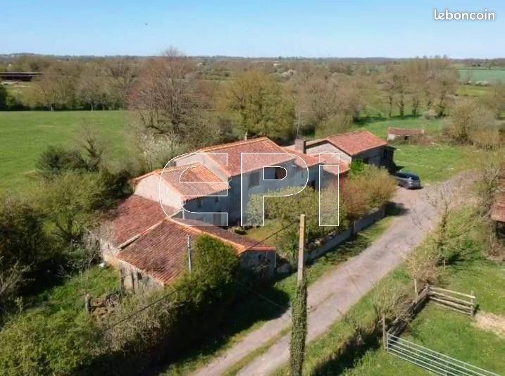 Ferme 5 pièces 145 m² - Moncoutant-sur-Sèvre 79240 La Chapelle-Saint-Étienne (image principale 0)