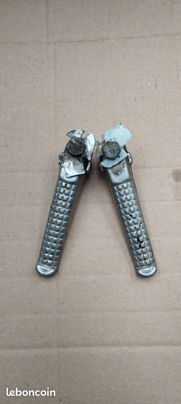 Paire de repose pied Peugeot trekker (image 1)