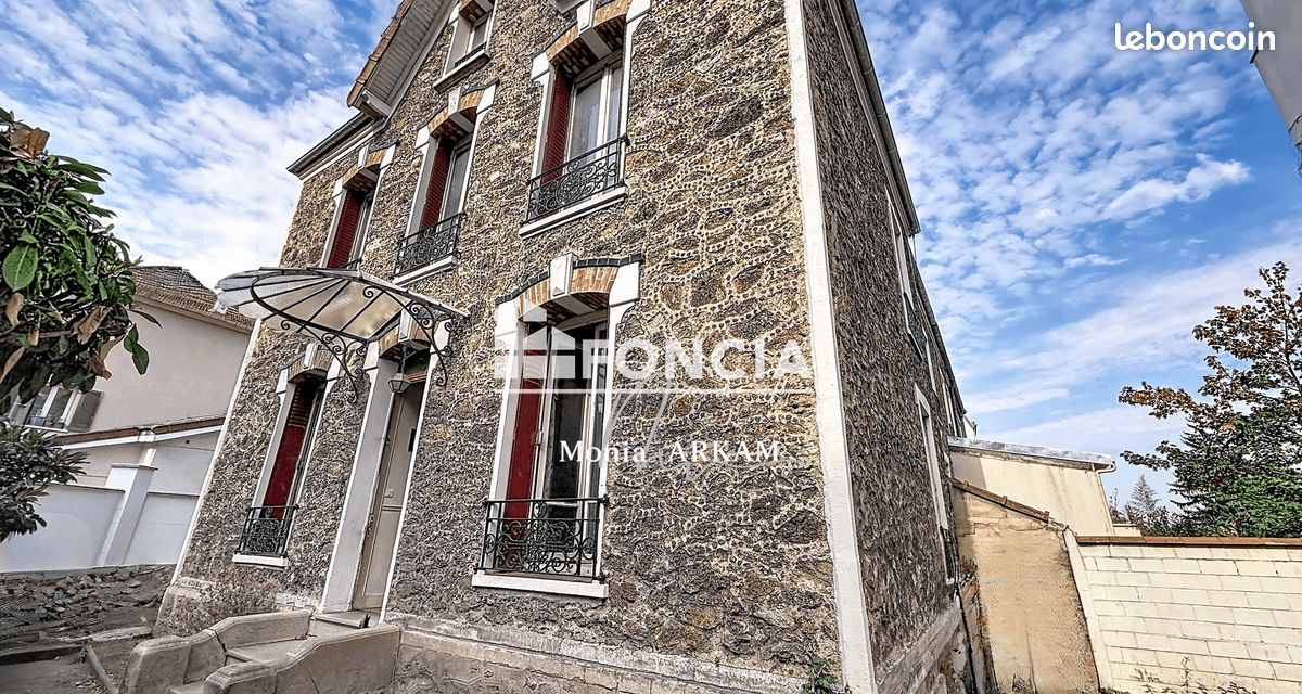 Parking 140 m² · à Rosny-sous-Bois · 140 m² · 450 000 €