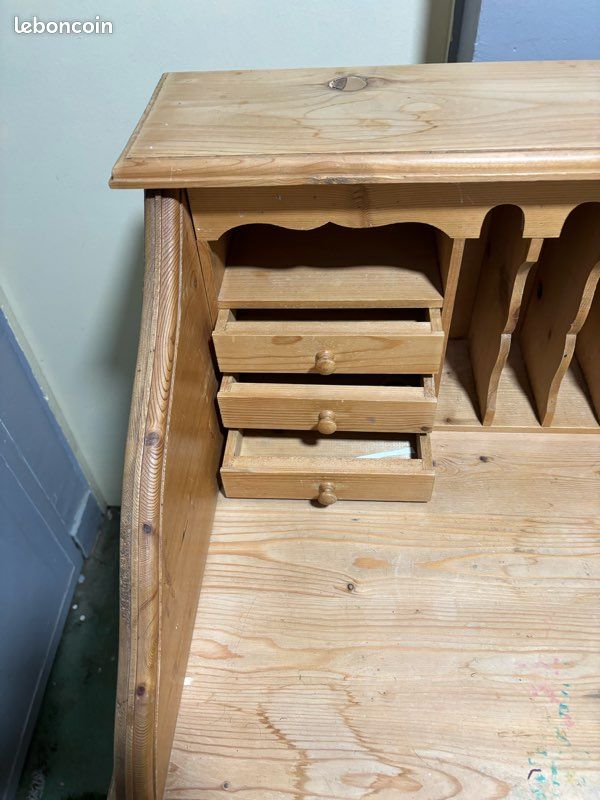 Bureau interiors (image 6)