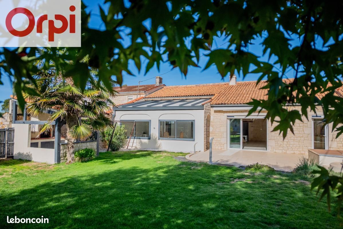 Maison 5 pièces 203 m² · à Saint-Hippolyte · 203 m² · 299 000 €