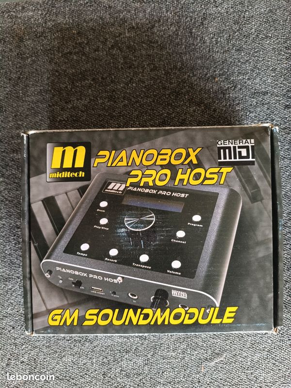 Lot pianobox et Roland u-220 (image 1)