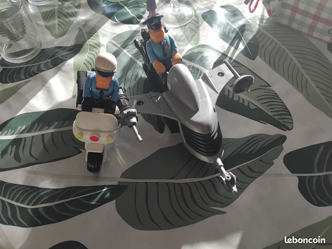 Figurines police 1980 - Jeux & Jouets