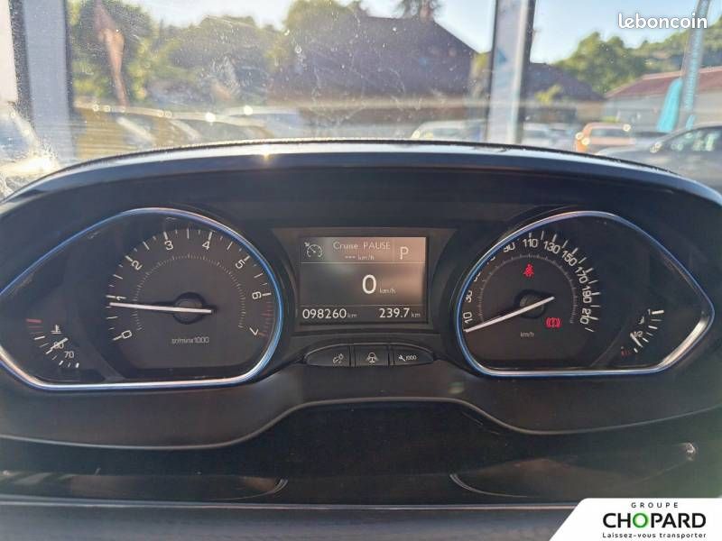 Peugeot 2008 1.2 PureTech 110ch S&S EAT6 GT Line (image 13)